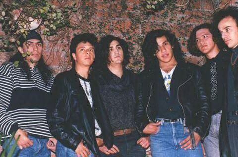 ELCLAN alineación original por ahí de 1994 Jaime Chavez guitarra, Victor Vico Mendoza bateria, Israel Corbi (el padre) guitarra, Pedro Alvarez (El Caver ) bajo, Sergio Lucano (Luc ) teclados y Gustavo Pérez Voz